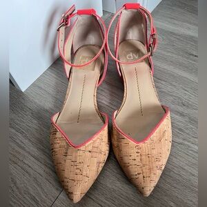 Dolce Vita cork sandal with orange accents - size 8